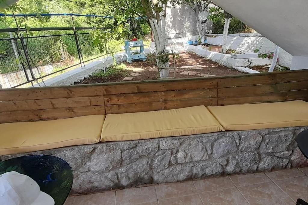 VlachiaΤο Σπίτι Της Ελένηςアパートメント エクステリア 写真